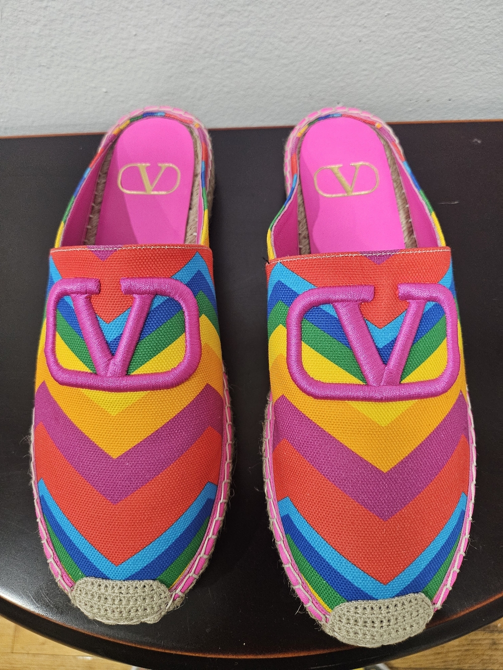 Valentino Garavani Multicolor Chevron V-Logo Espadrille Mules - Pink Insole